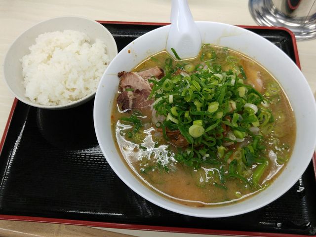 大盛りビッグチャーシューメン&サービスライス。_谷やんラーメン