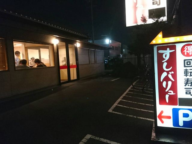 けっこう並びます_すしバリュー