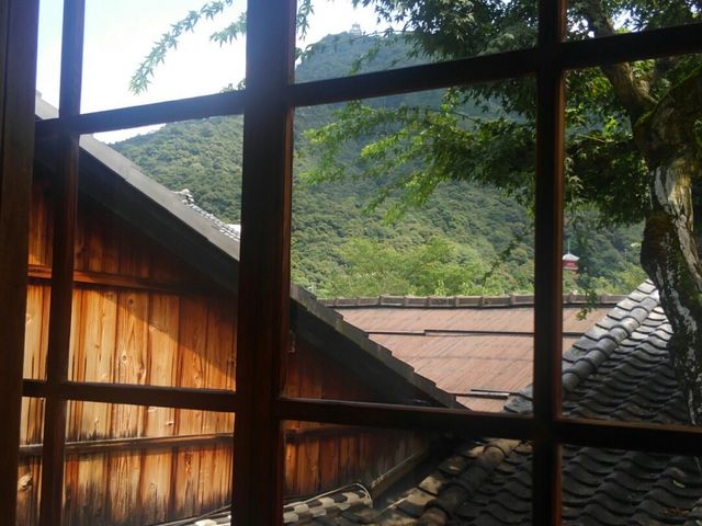二階座敷部屋より、金華山を望む_川原町屋