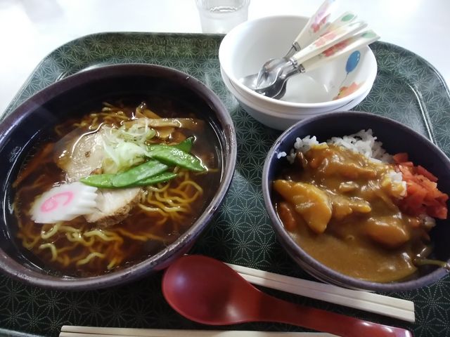 醤油ラーメンとミニカレーのセット_ゴウカク屋