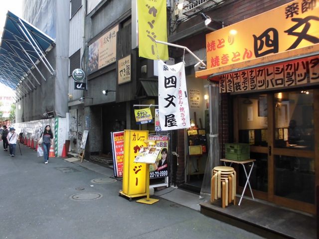 お店の入口_新宿 ガンジー