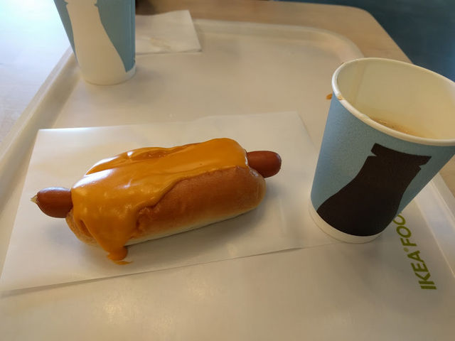 1Fではホットドッグやソフトクリームが食べられます_IKEA鶴浜 レストラン&カフェ