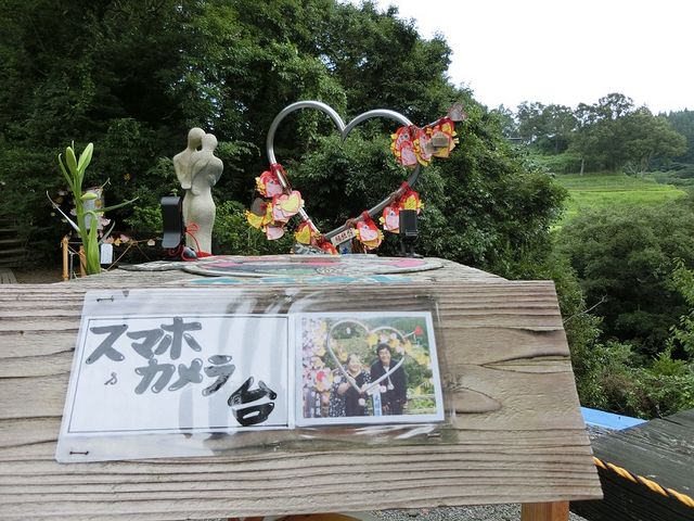 2017の豪雨でハートの写真撮影場所は入れませんブルーシートで覆ってあります。_夫婦滝(熊本県南小国町)