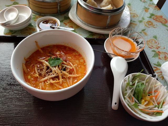 担々麺_香港海鮮飲茶樓 梅田ブリーゼブリーゼ店