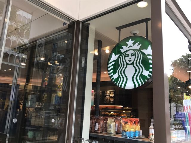 明るい外観_スターバックス・コーヒー 札幌パルコ店