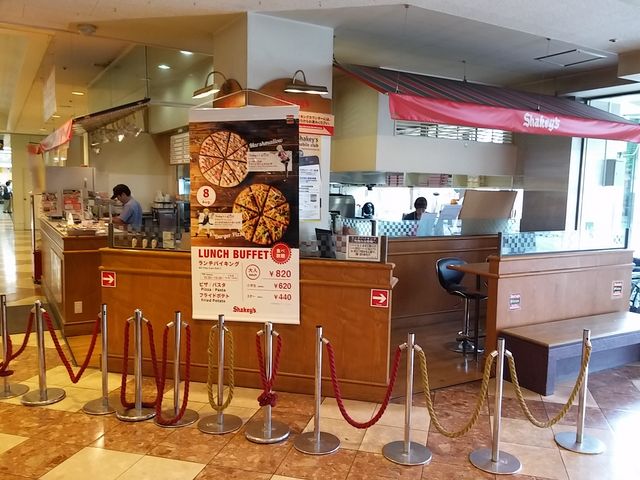シェーキーズ1_シェーキーズ アネックスカワトク店