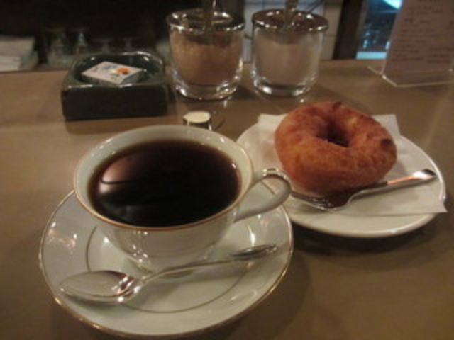 コーヒー&ドーナツ_六曜社 地下店