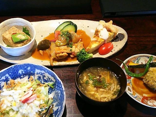 おばんざい4品、サラダ、スープ_cafe ことだま