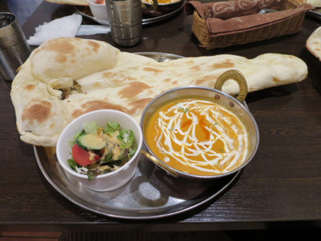 シーフードカレー。ナンがおいしい!_INDIAN RESTAURANT DIL KHUSH