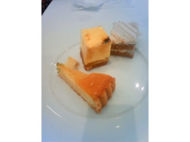 チーズケーキ・モンブランなど_ブラッセリー&カフェ ル・シュッド