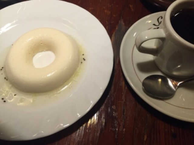 ババロアとコーヒーのセットです。_珈琲専門店 TOM