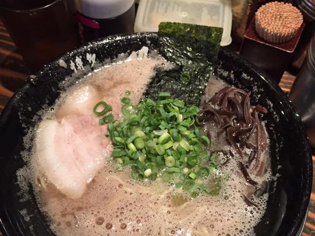 定番ラーメンです_博多一双
