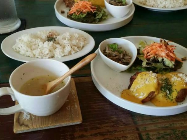 器もかわいい_aoiku_cafe(アオイクカフェ)