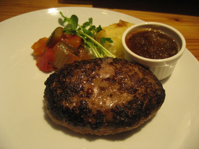 ふわふわハンバーグ_ビストロやまごや