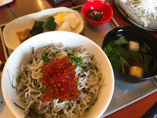 〆のシラス・イクラ丼!_炭火倶楽部 肴