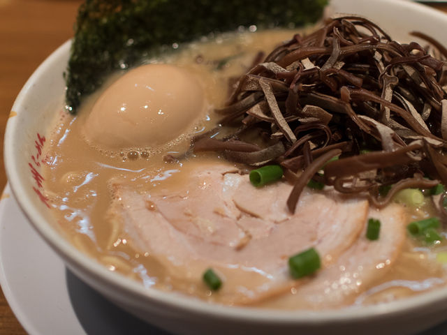 煮玉子ときくらげ増量_九州ラーメン つばめ軒