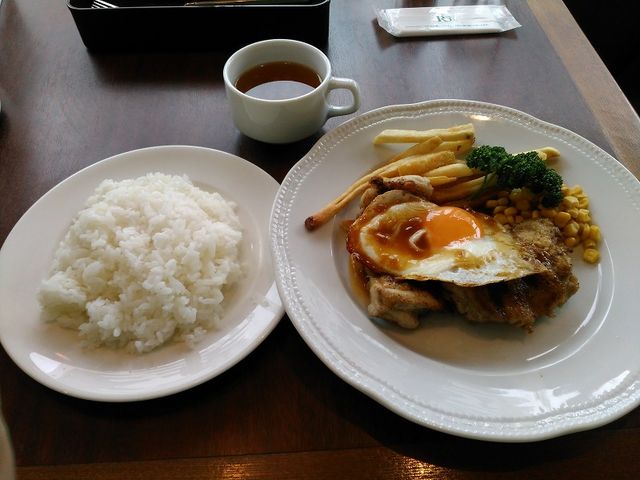 チキンのジューシーグリルランチ」は、皮がパリパリ_ロイヤルホスト北仙台店