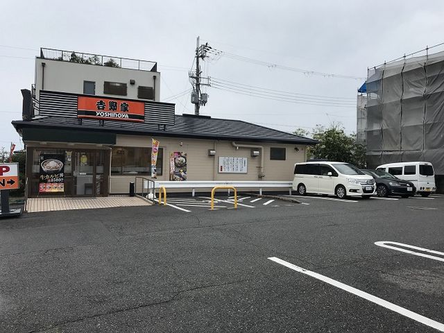 駐車場が広い_吉野家玉江橋線塚口店