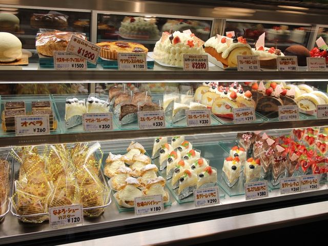 どれもおいしそう_スイーツ&レストラン なよろ菓子工房 ブラジル
