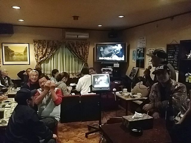 お客さん達も温かい雰囲気です。_カラオケ居酒屋 ままや