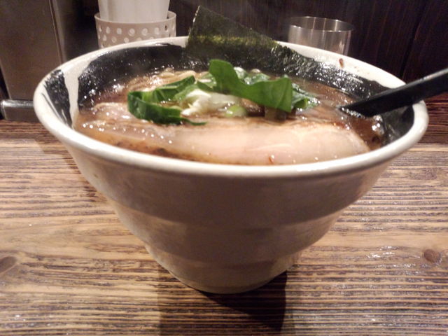 変わった形のどんぶり_麺場 浜虎