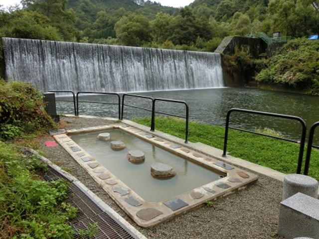銅山川と足湯_銅山川