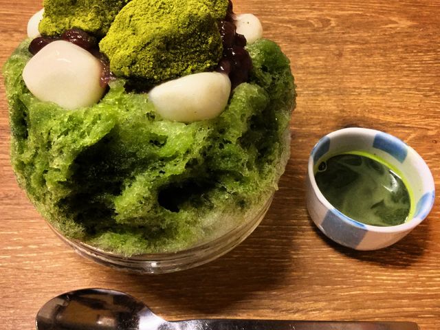お抹茶が別に付いてくるので、お好みの濃さに調節しながら楽しんで!_甘党茶屋梅園河原町店