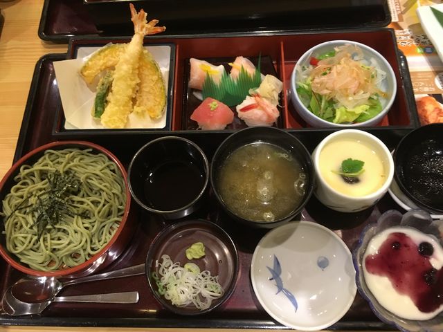 毎月15日限定の「とんでん御膳」980円(税別)_とんでん久喜店