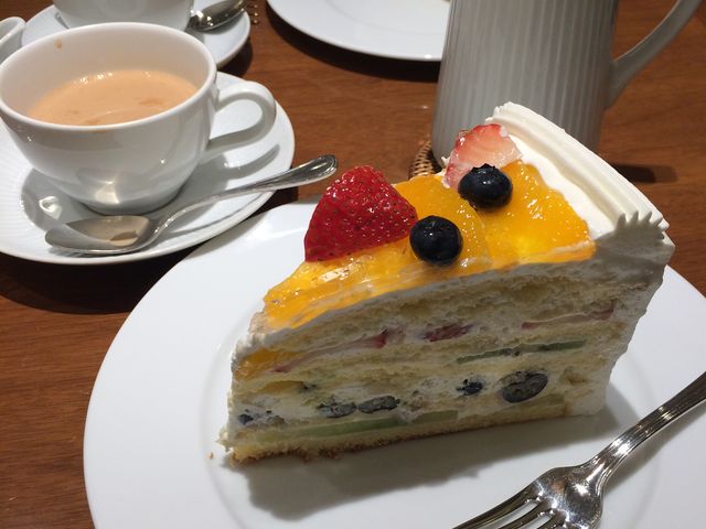 ケーキと紅茶_ハーブス HARBS ルミネ横浜店