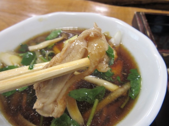 奥久慈しゃもは弾力があります_手打そば 満志粉