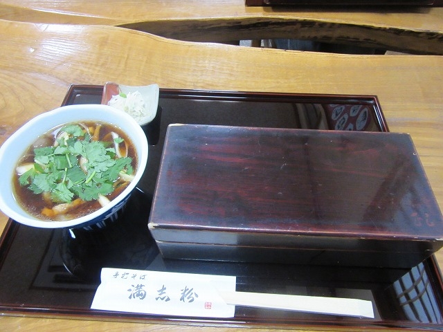 奥久慈しゃもつけ_手打そば 満志粉