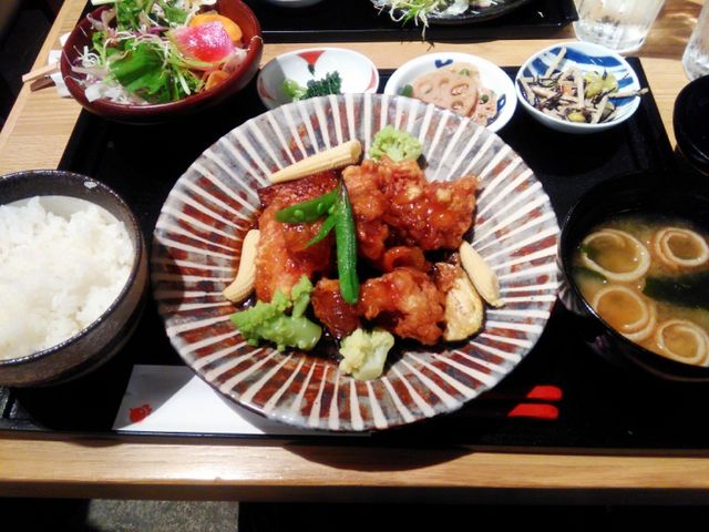 野菜もたくさん摂れそう。_鶏酒場 はーばーど