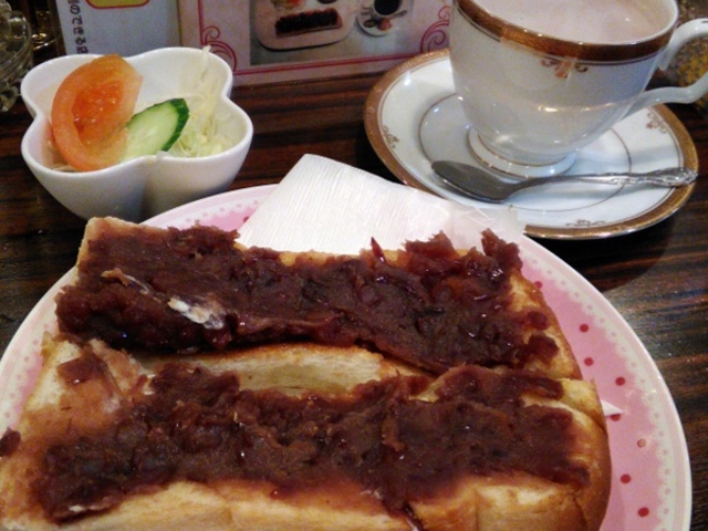 小倉トーストとホットココアと。_リヨン