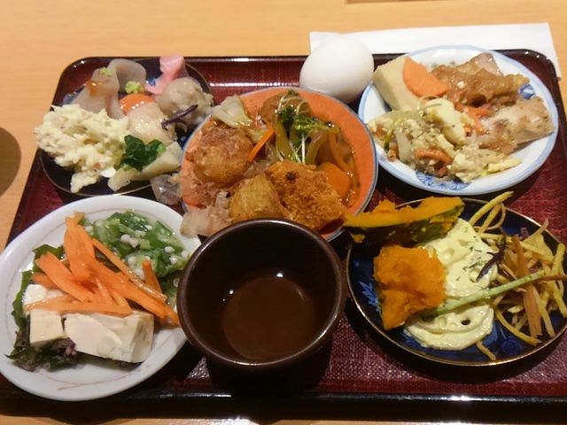 家族の盛り付け1_ピュア菜 津店