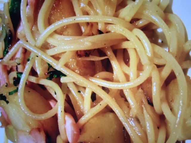 パスタ_壁の穴 梅田HEPナビオ店