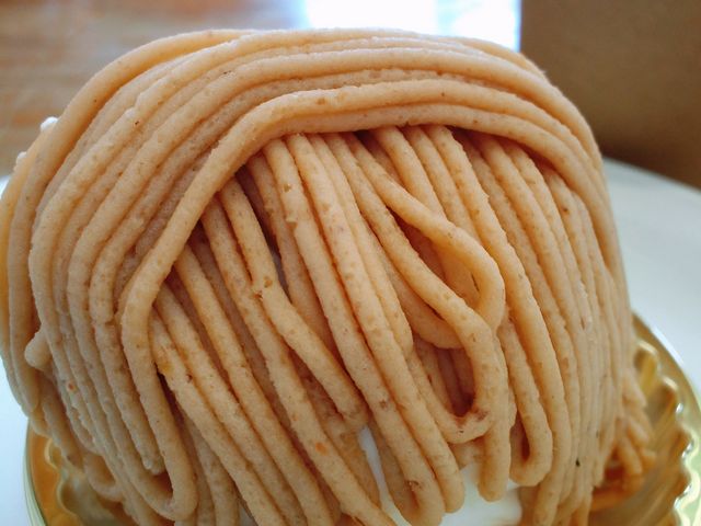 美味しいモンブラン。コーヒーはサービス_patisserie remplir