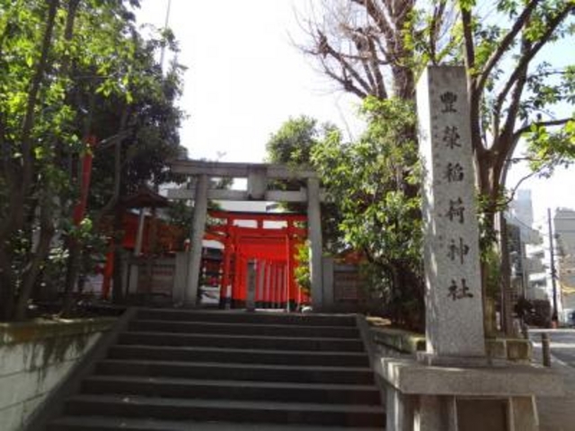 渋谷の裏通りです_豊栄稲荷神社