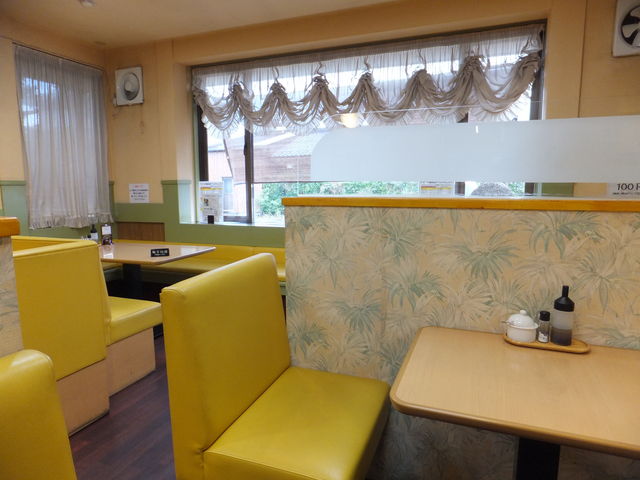 店内の様子(東側)_やすらぎ珈琲池田店