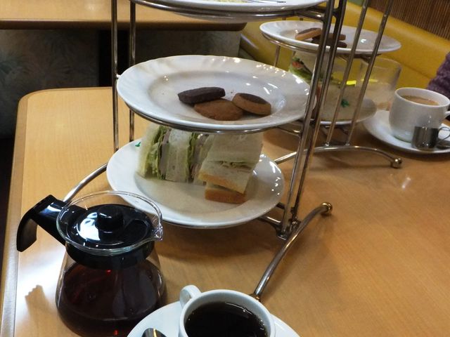 アフタヌーンセット(ケーキ、クッキー、サンドイッチ)+2杯分コーヒー_やすらぎ珈琲池田店