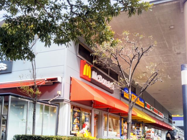 『マクドナルド お台場デックス東京ビーチ店』。_マクドナルド お台場デックス東京ビーチ店
