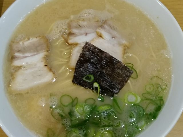 ラーメン大盛り_名代ラーメン亭 天神店