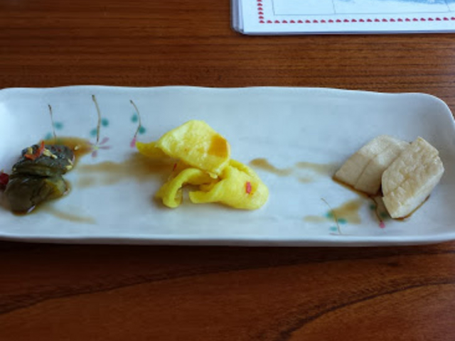 お通しの漬物_本格手打そば処 せいじん庵