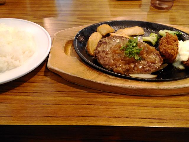 ハンバーグ&牡蠣フライランチ_ココス佐倉王子台店