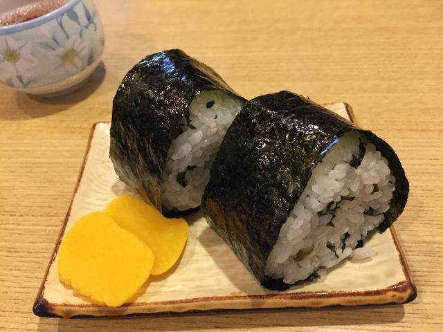 漬物を混ぜ込んだおにぎり_つるべ