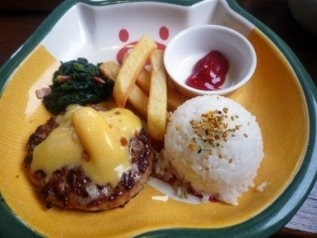 子ども用ハンバーグにもチーズが乗っています♪_びっくりドンキー 宇都宮東店