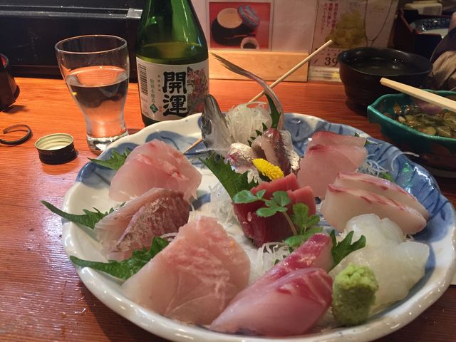地魚の刺身。どれが何の魚か説明がないのでわかりませんが〜ぜーんぶめっちゃうまです。_今半味どころ