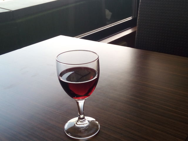 2杯目赤ワイン。赤白ワインも飲み放題なのでお酒飲める人はお得かも…_ブリーズベイホテル レストランアルページュ