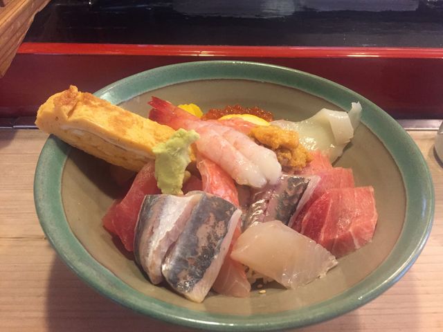 キンメの刺身も入ってました。寿司屋なだけに玉子焼き、めっちゃ美味しかった。_三春寿司