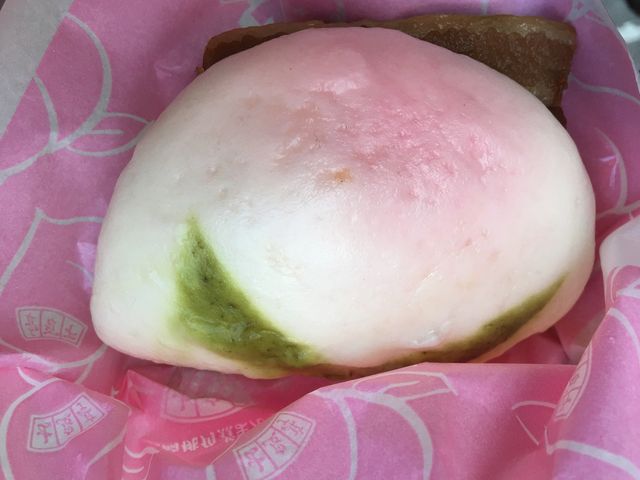 桃カステラじゃなくて桃角煮まん。_中華菜館 出島亭