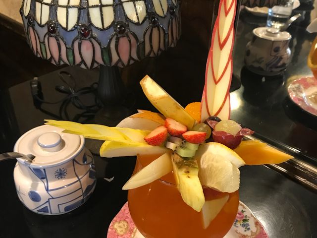 人気メニューのティーパンチを頂きました。アイスティーとフルーツの量が多く、お腹いっぱいになります。_ティーハウスリーベ